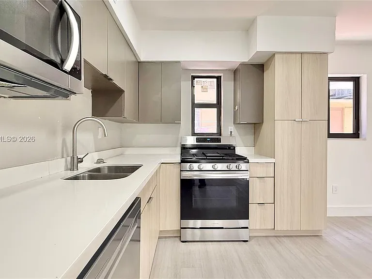 609 Lenox Ave #2 — Photo 4