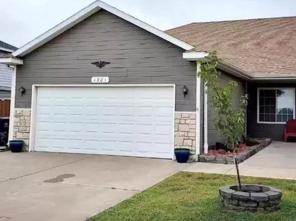 1301 Sierra Dr, Salina, KS 67401
