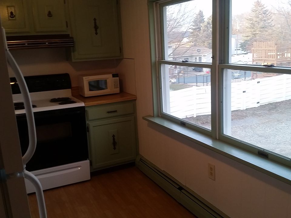 1st image of 823 Main St APT 2