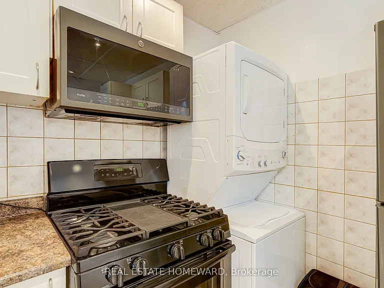 208 Ontario St #UPPER — Photo 8