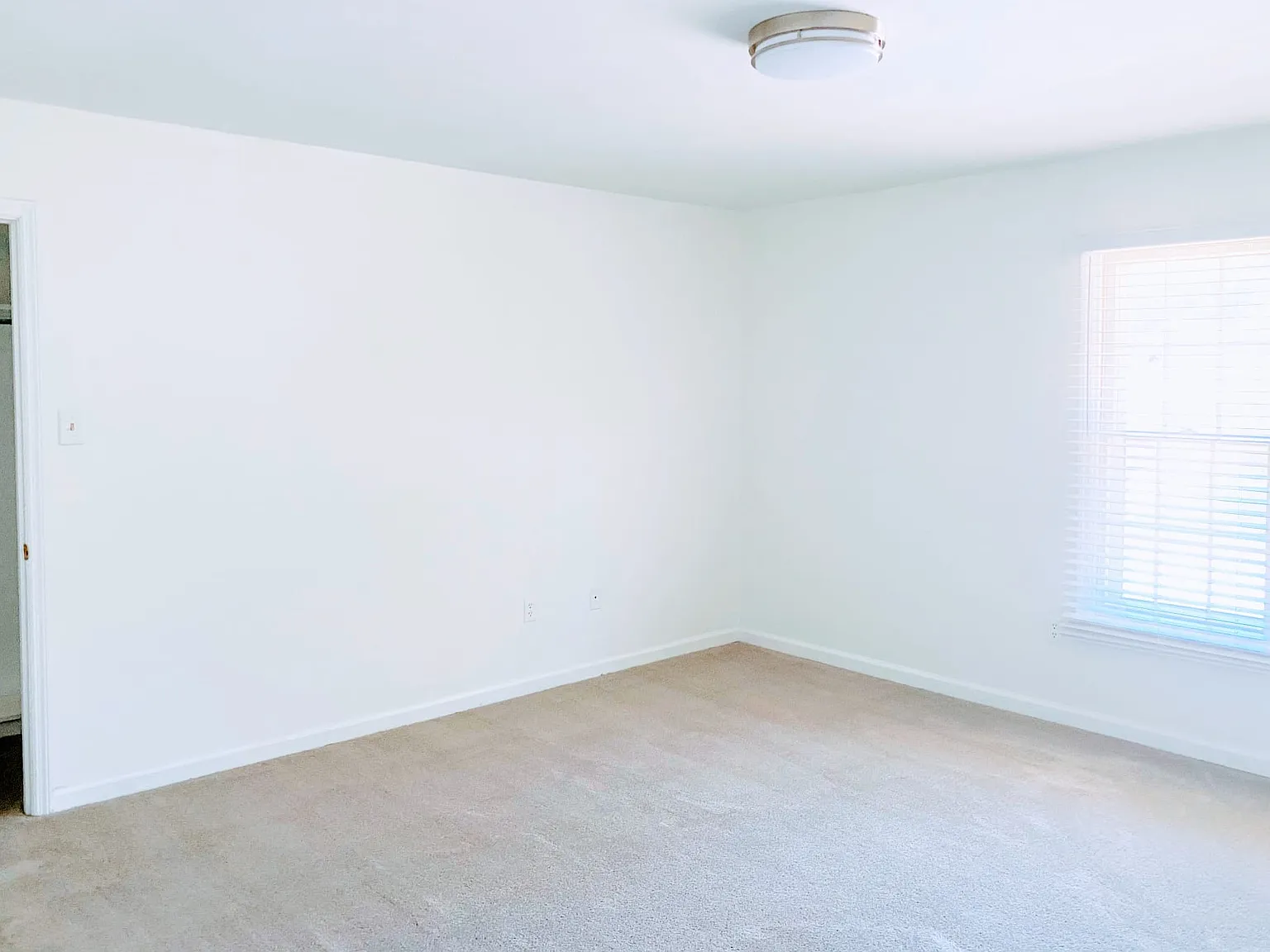 6 bed, 3746 sqft, $4,500 — Photo 2