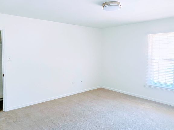 2nd image of 5587 Ashley Sq S