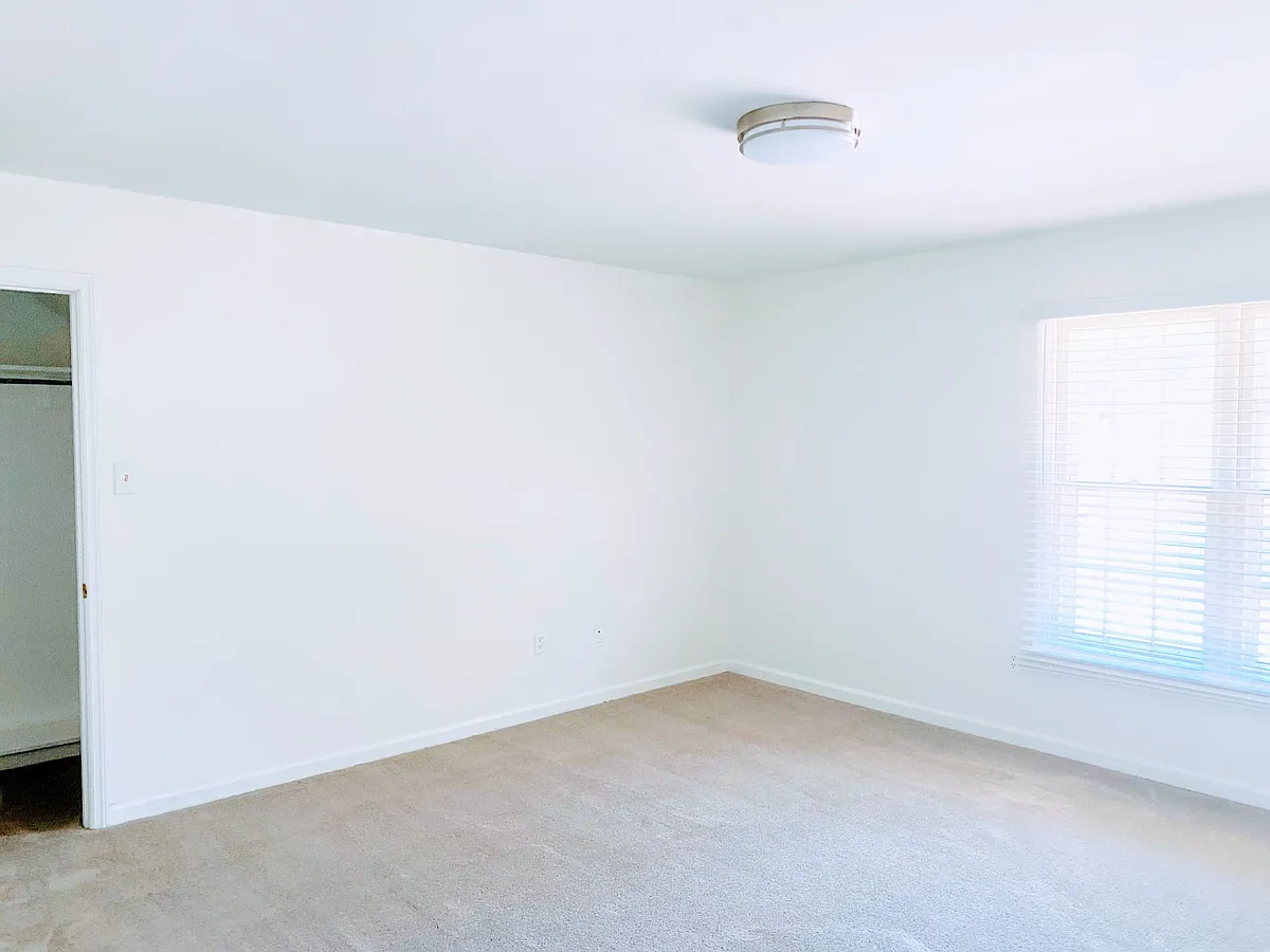 Building Photo - 5587 Ashley Sq S