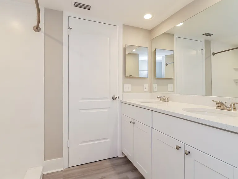 12909 Walnut Tree Ln — Photo 12