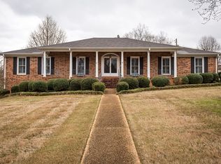 413 Robinhood Dr, Florence, AL 35633