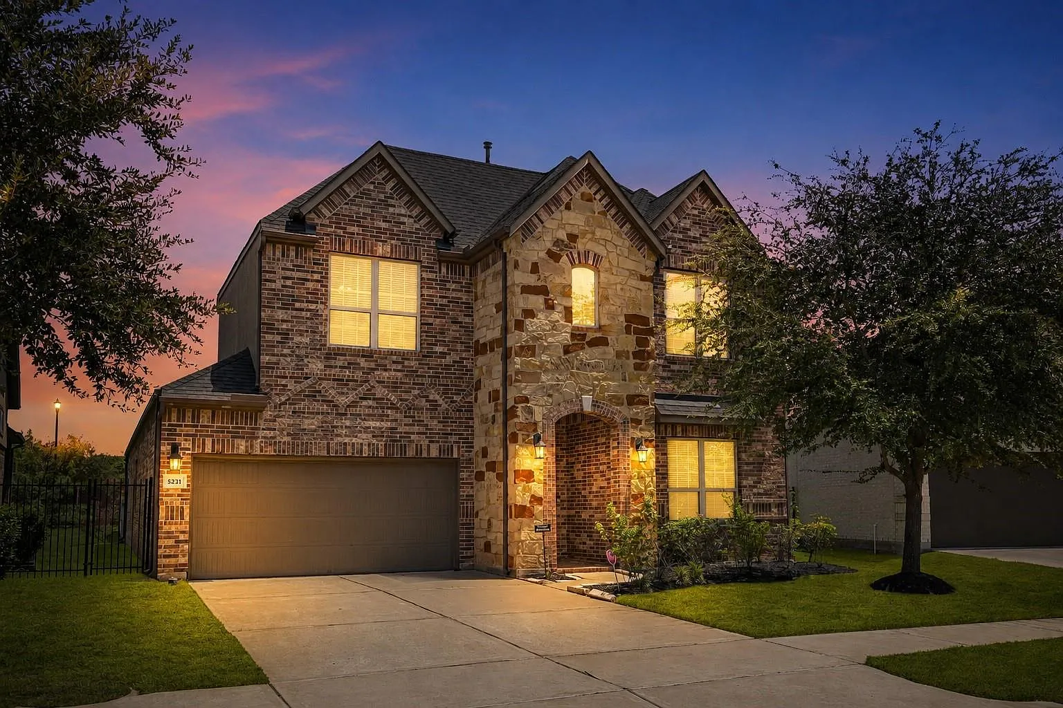 3 bed, 3.0 bath, 2810 sqft, $3,150 — Photo 1
