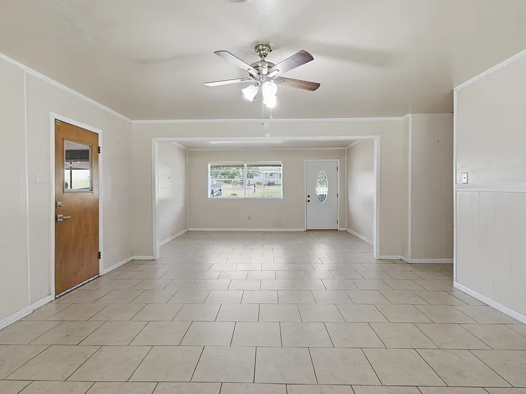 801 Stewart St — Photo 16