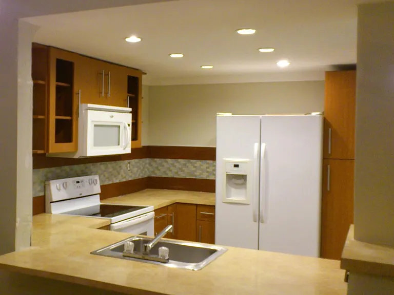 11281 N Kendall Dr — Photo 2