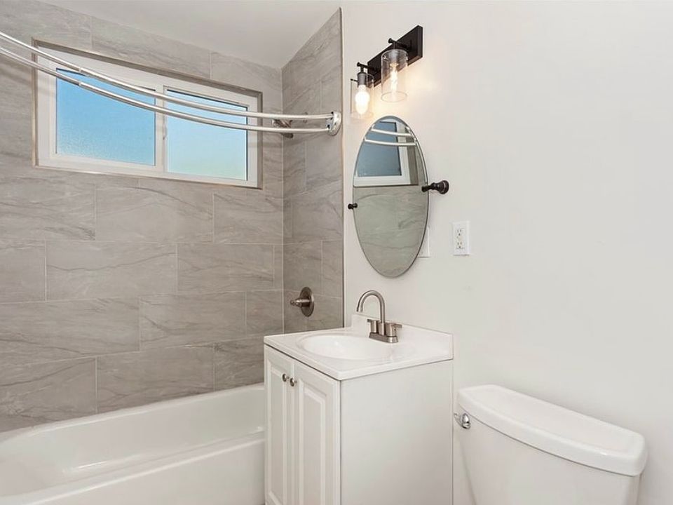 1st image of 496 W 48th St