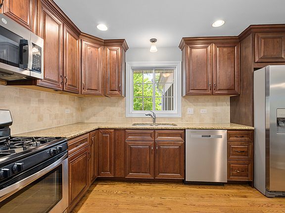 3rd image of 433 Hackberry Rd