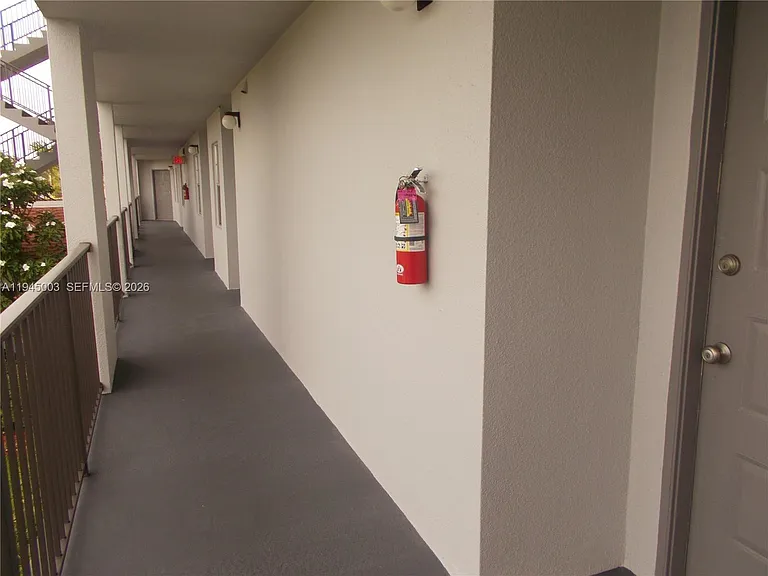 1400 SW 124th Ter #205Q — Photo 10