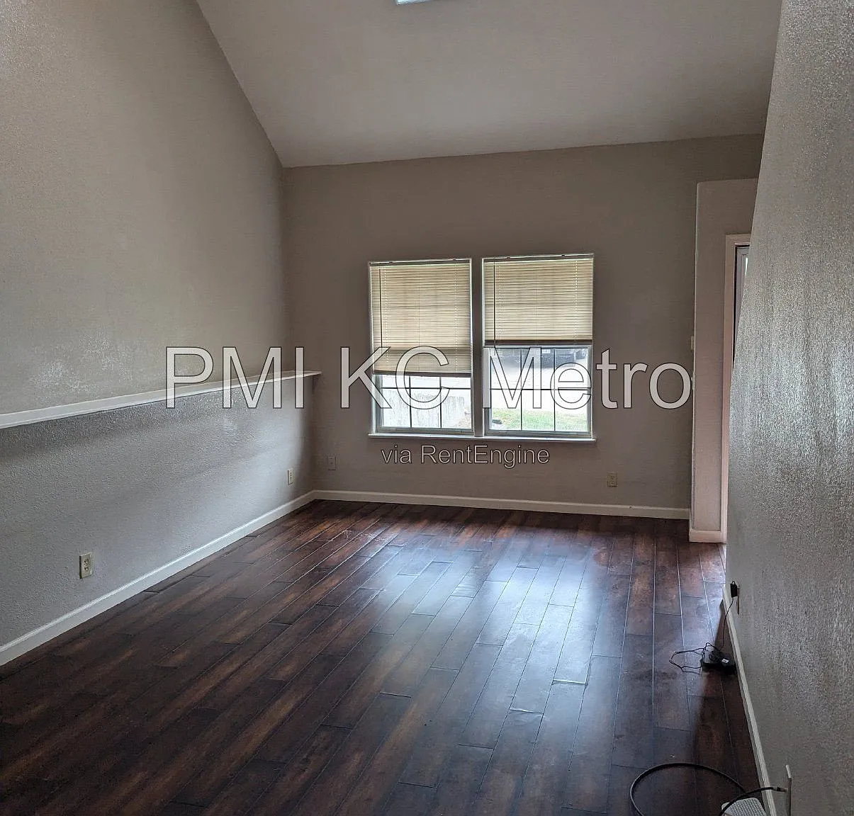 3 bed, 2.5 bath, 2800 sqft, $1,650 — Photo 2