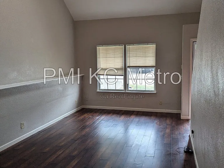 15811 E 20th St S — Photo 2