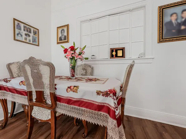 2884 Valentine Avenue image 5 of 26