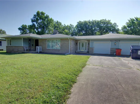 1322 N 6th St, Vandalia, IL 62471