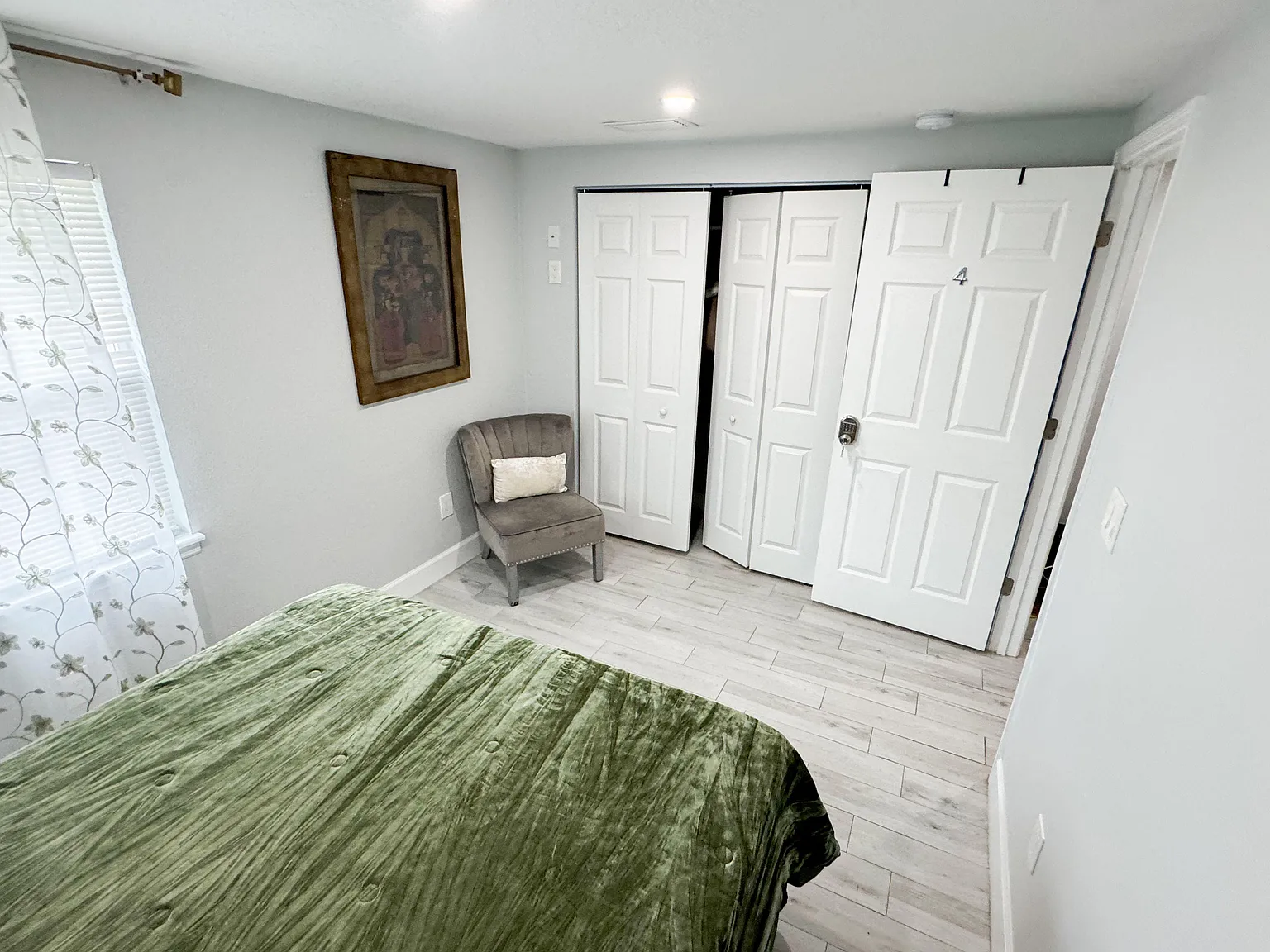 4 bed, 3.0 bath, 2000 sqft, $905 — Photo 1