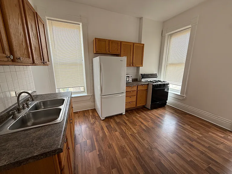 1033 S Oakley Blvd #2F — Photo 4