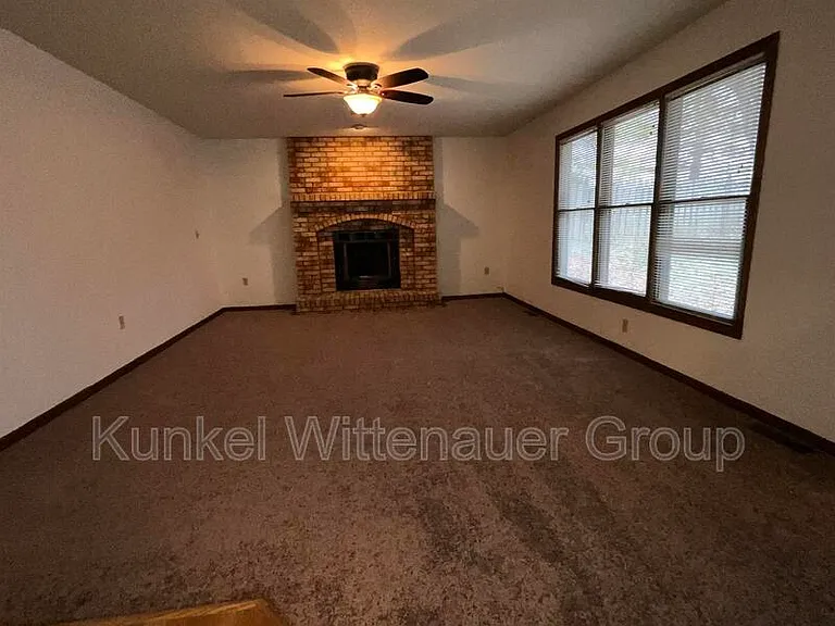 2020 Greenbrier Dr — Photo 12