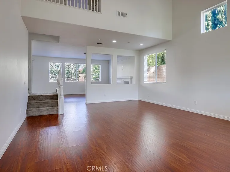 321 Riley Ct — Photo 4