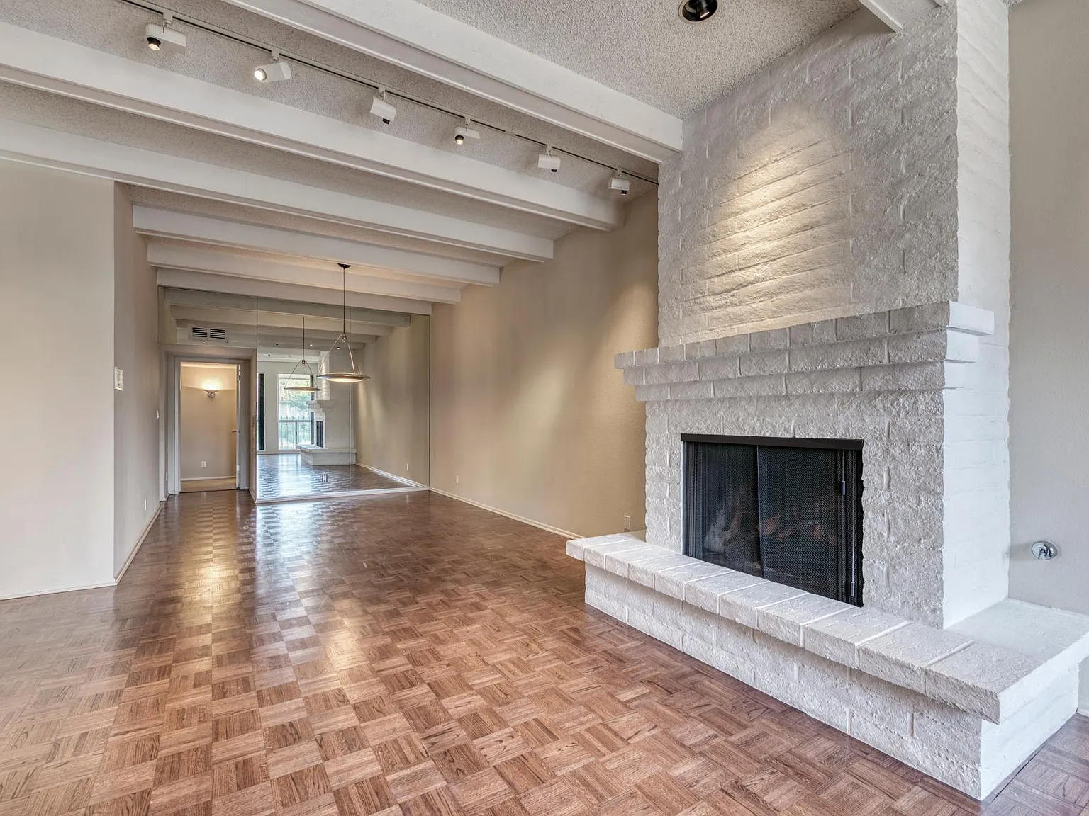 2 bed, 1878 sqft, $3,300 — Photo 4
