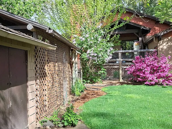 410 Three Pines Rd, Grants Pass, OR 97526
