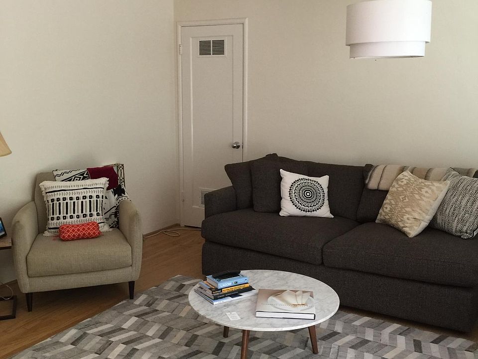 1st image of 1143 Pine St APT 1