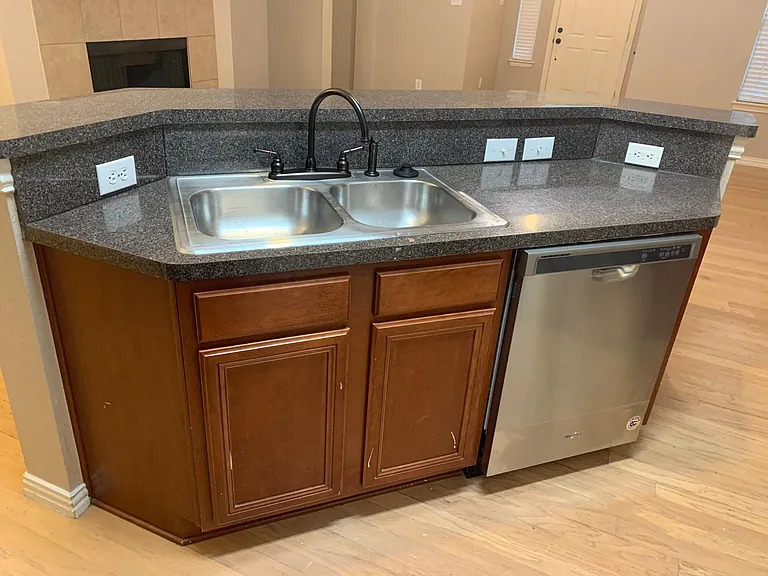 1051 Elm Dr — Photo 8