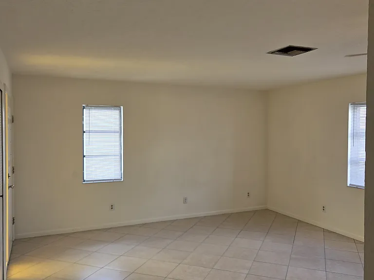 1210-1222 SE 8th St #1214-7 — Photo 3
