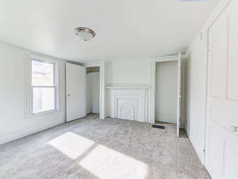 20 Sylvania Ave — Photo 9