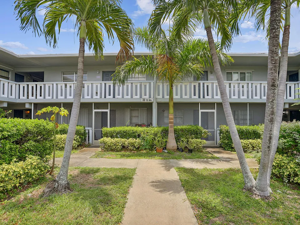 306 NE 1st Ave #210