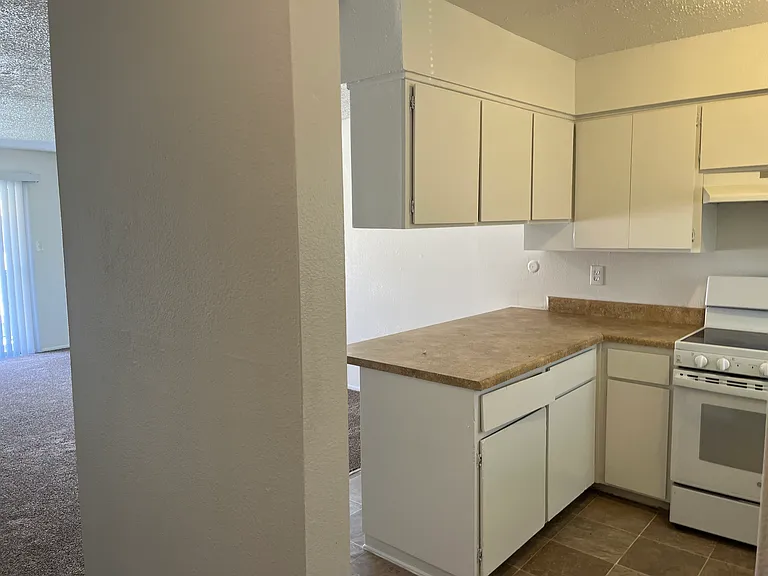 Updated 2 Bed Apt. W/ Large Yard in the NE Heights — Photo 19