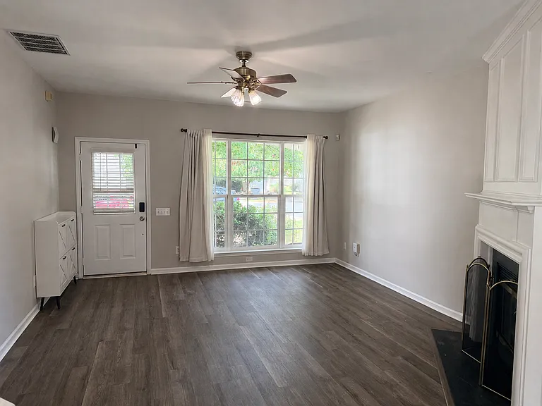 3408 Laurenhurst Ln — Photo 2