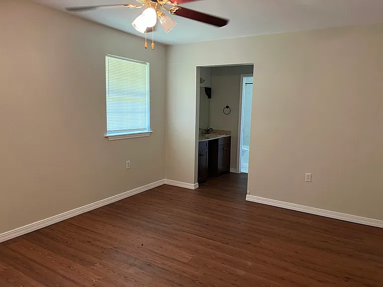 Master bedrooom