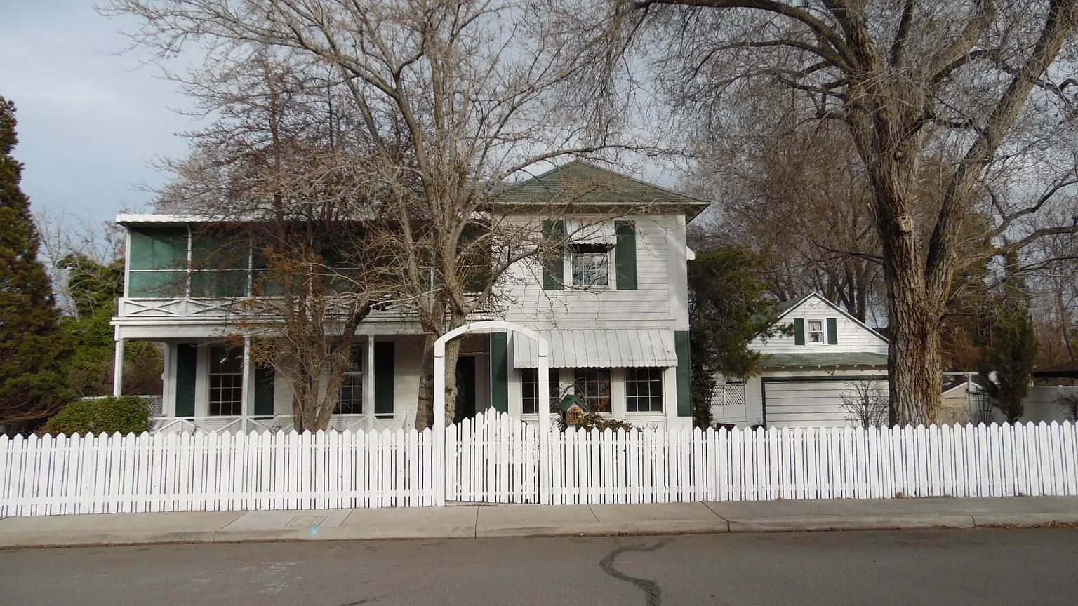 2170 Humboldt St photo 1