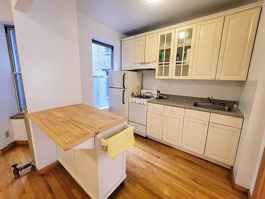 2nd image of 421 E 65th St APT 7