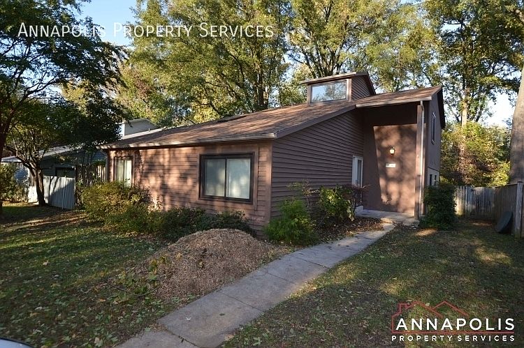 1st image of 4 Youngs Farm Ct