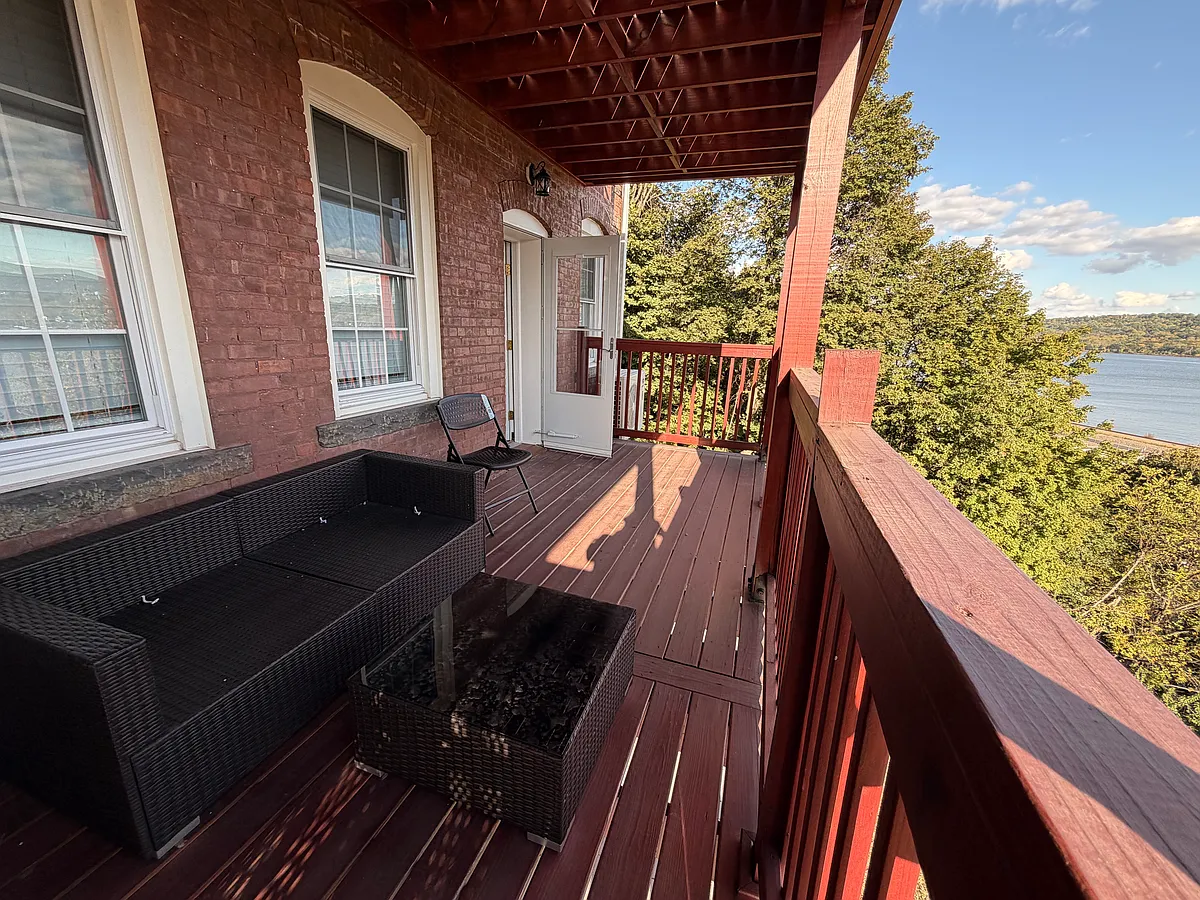 Building Photo - 856 River Rd #B
