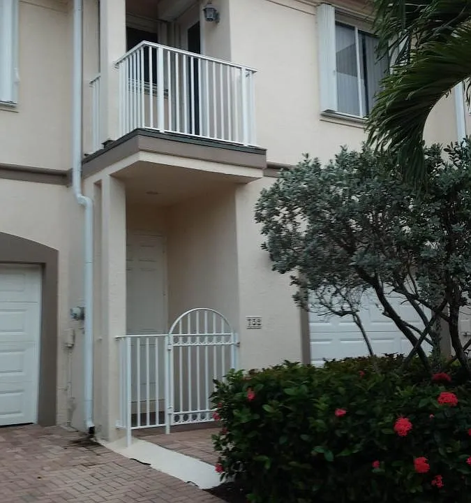 752 Seaview Dr