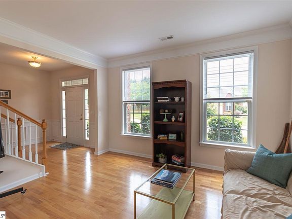 3rd image of 319 Surrywood Dr