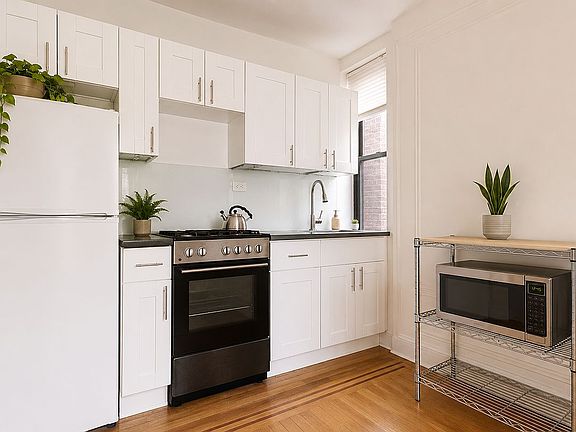 5th image of 300 8th Ave APT 4F