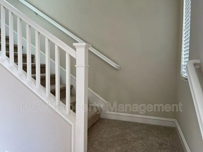 3 bed, 2.5 bath, 1904 sqft, $4,900 — Photo 4
