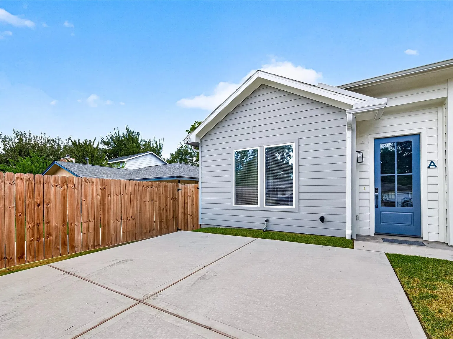 3 bed, 3.0 bath, 1406 sqft, $2,700 — Photo 2