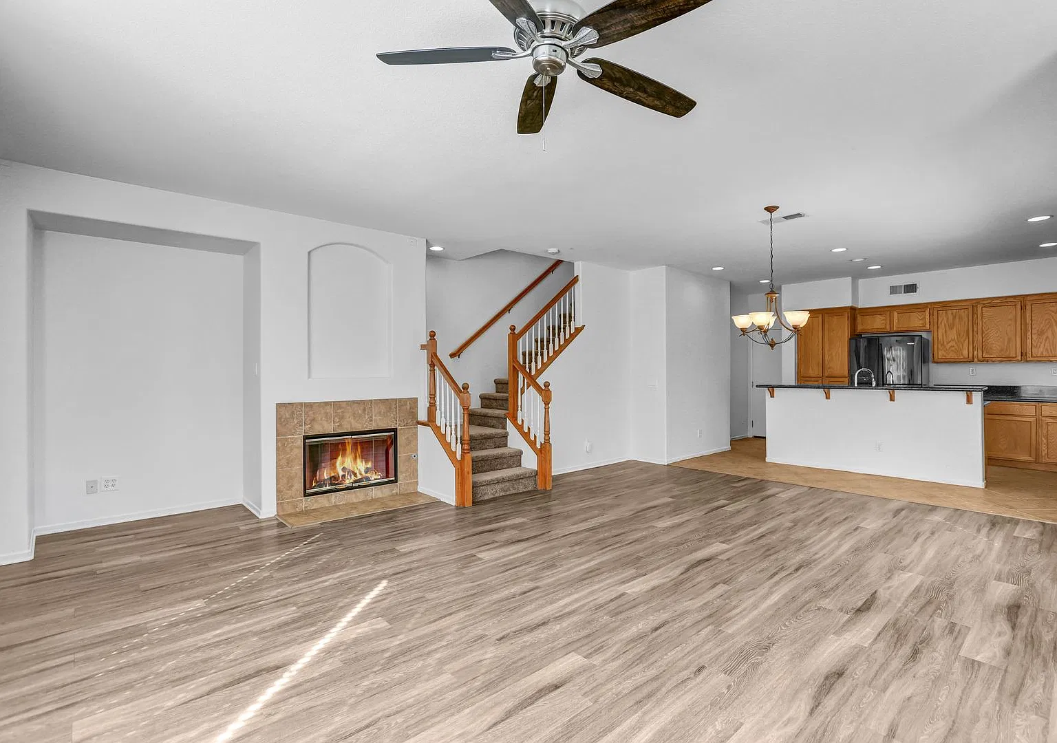 Beautiful 3 bedroom Otay Ranch Townhome + Large Attached 2 Car Garage — Photo 4