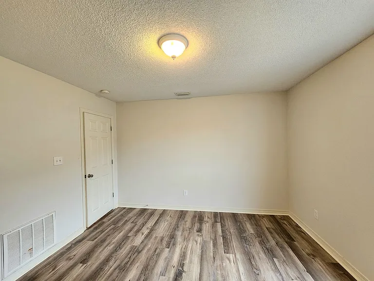 2704 Hampton Park Cir — Photo 8