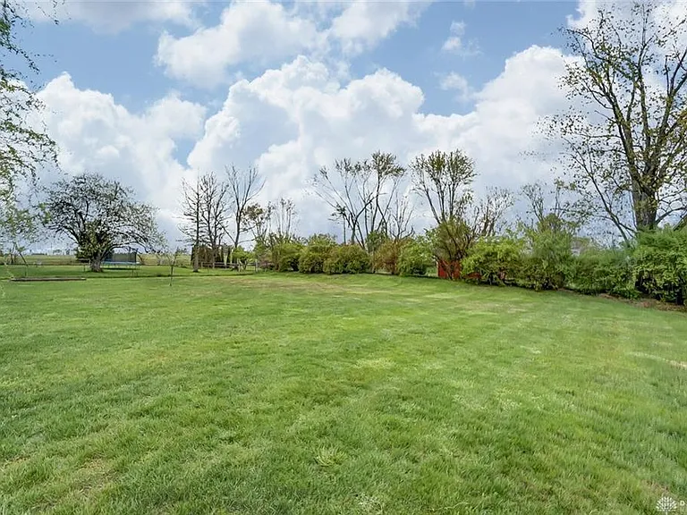 2108 N Fairfield Rd — Photo 35