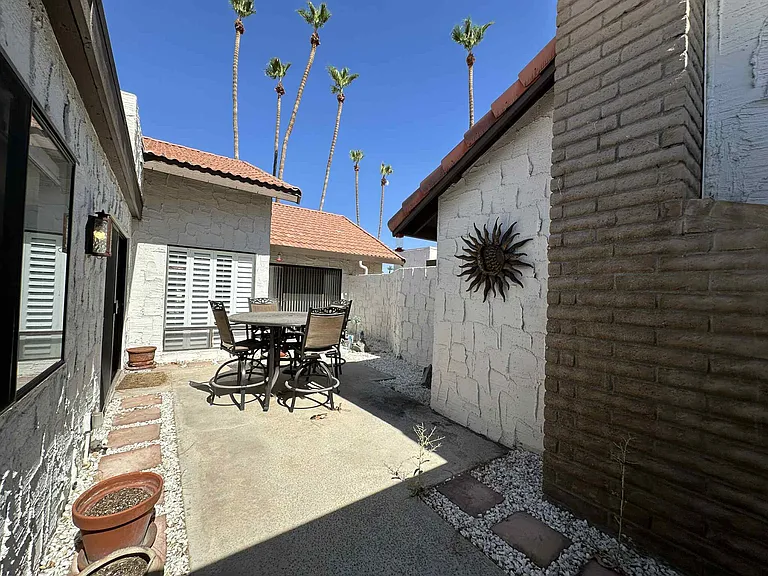 2350 E Miramonte Cir #E — Photo 33