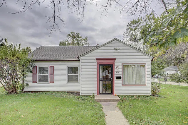 407 Brookwood Dr photo 1