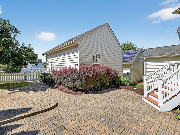 2nd image of 23100 Serviceberry Dr