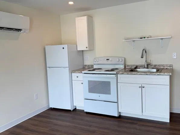 162 Narragansett Street, 162 Narragansett St #8, Gorham, ME 04038