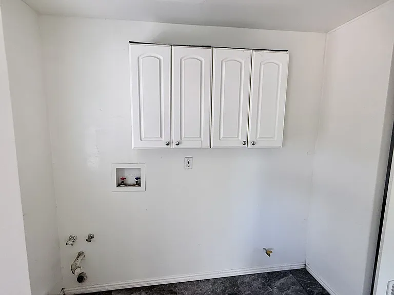 24460 Myers Ave — Photo 16